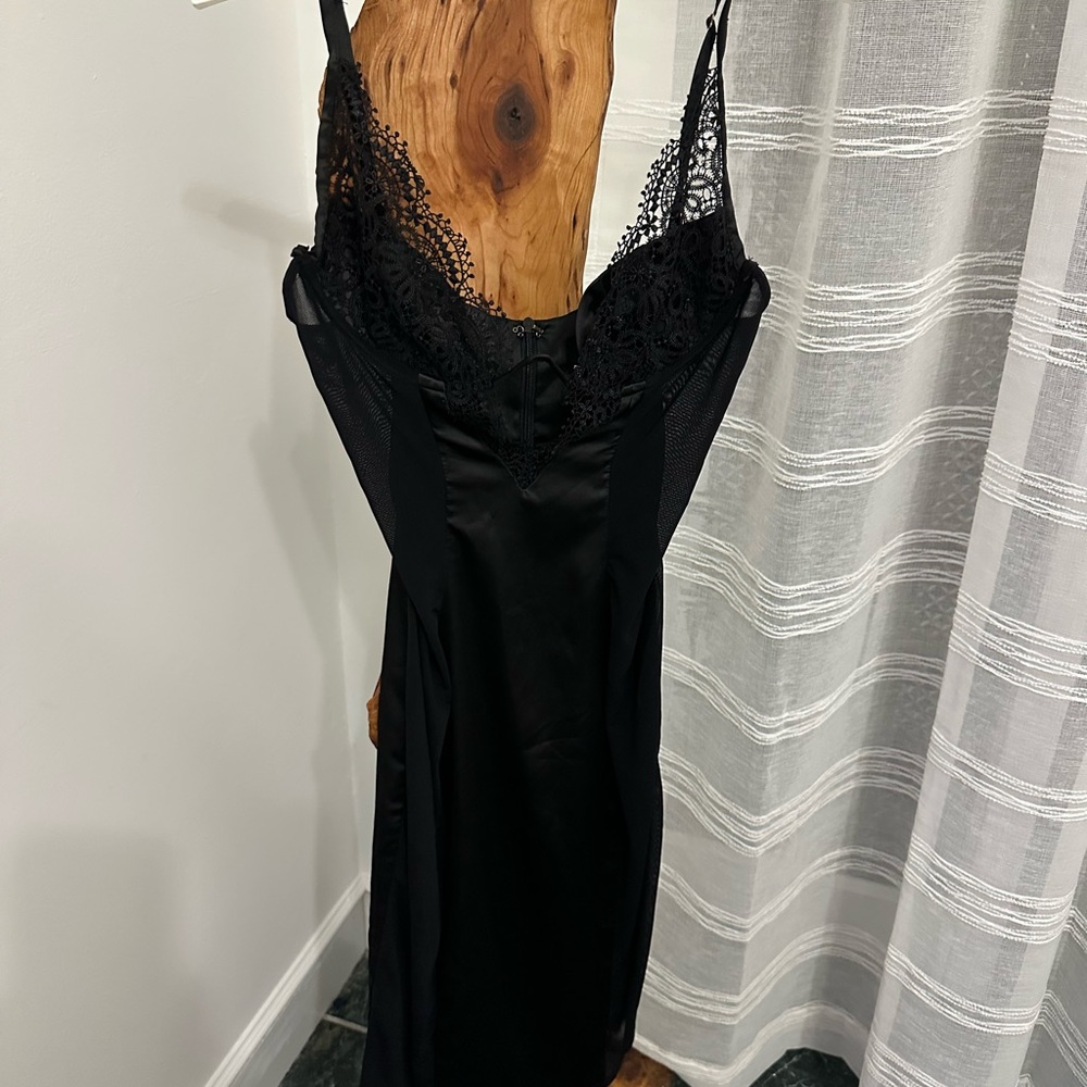 Chic Black Lace Chemise